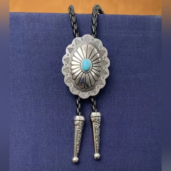 New Turqouise color leather 40" bolo tie - Picture 5 of 7